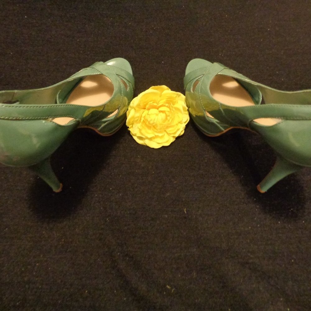 CLUBWEAR H BY HALSTON MOSS GREEN PATENT HIGH HEELS 8 M - Picture 5 of 8